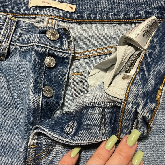 Levi's Premium Big E High Waist Wedgie Straight Leg Jeans Size 28 Relaxed - Picture 4 of 9